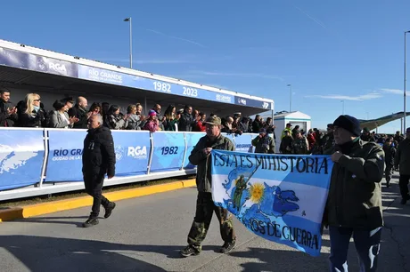 Río Grande Miles de familias estuvieron presentes en desfile por el 2