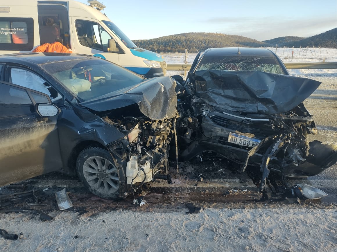 Choque frontal en Puente Justicia arrojó heridos