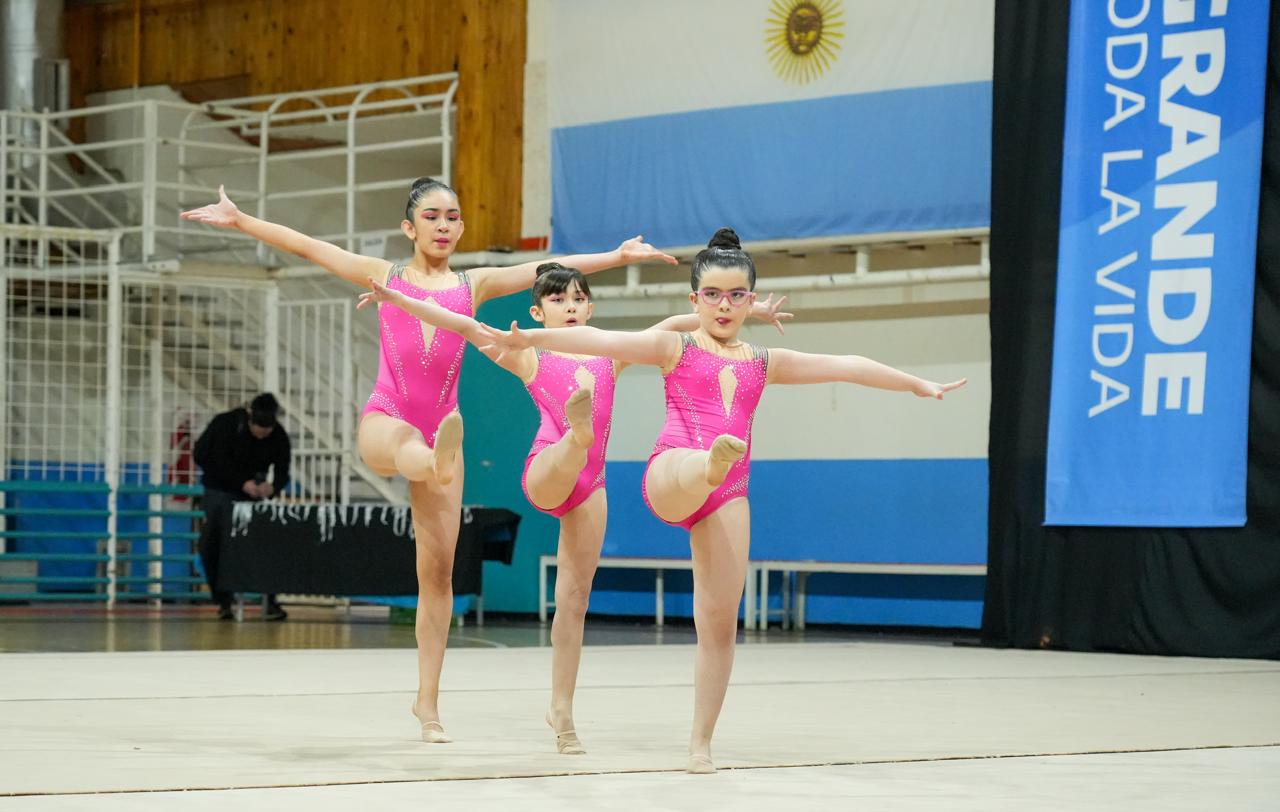 La Escuela Municipal de Gimnasia Rítmica fue partícipe en el primer torneo provincial del año