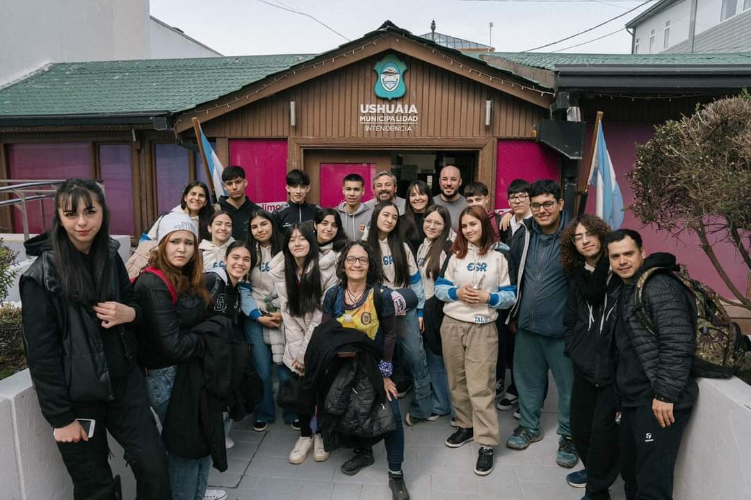 Estudiantes de Tolhuin vivieron su primera experiencia turística en Ushuaia