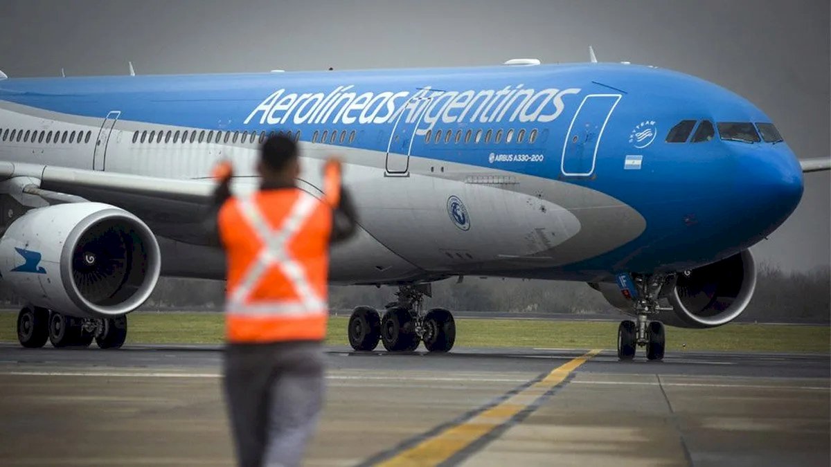 El Gobierno inició las negociaciones para ceder Aerolíneas Argentinas