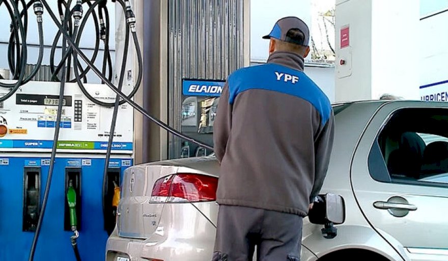 YPF anunció que bajarán los precios de la nafta y el gasoil