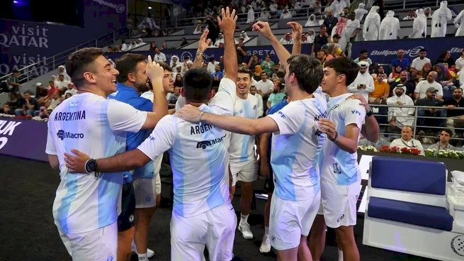 La selección argentina masculina de pádel derrota a España y se consagra Campeona del Mundo en Qatar.