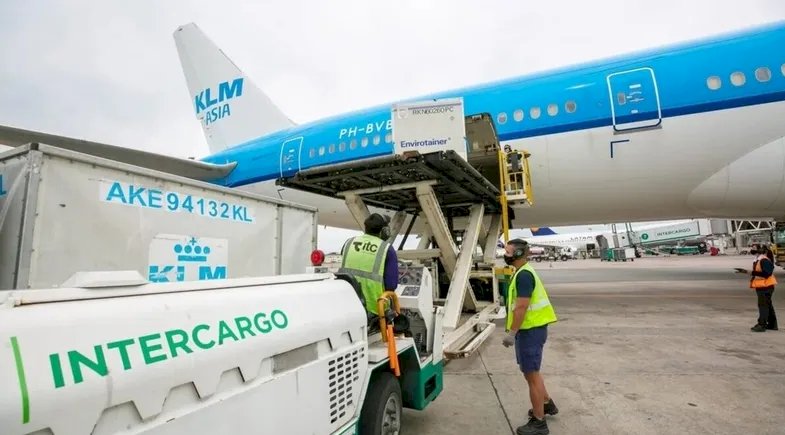 El Gobierno ratificó que Aerolíneas Argentinas "se privatiza o se cierra"