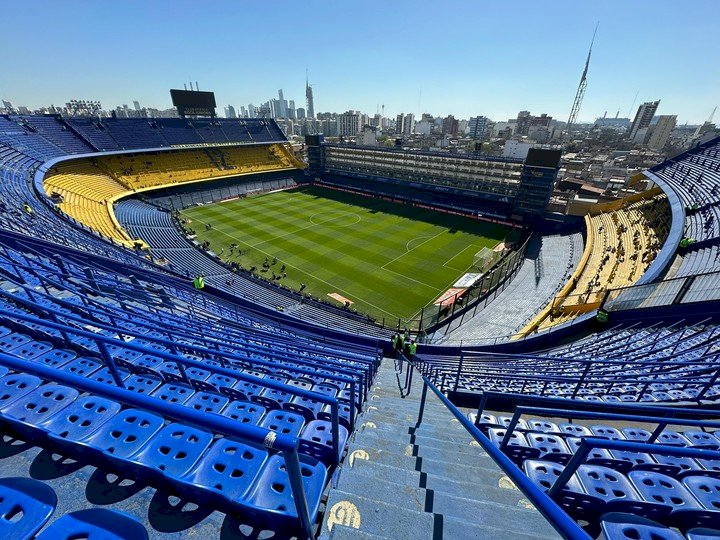 El icónico estadio de Boca, conocido popularmente como La Bombonera, fue distinguido como el mejor estadio del mundo en un ranking elaborado por la prestigiosa revista inglesa Four Four Two.