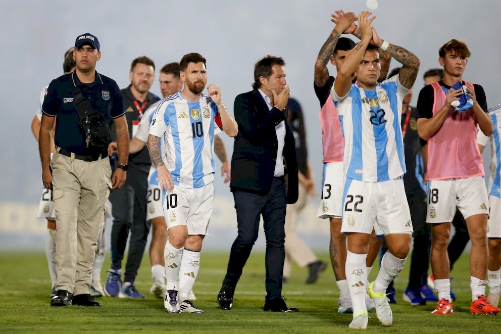 La selección argentina de Lionel Scaloni se encuentra bajo presión para derrotar a Perú el próximo martes 19 de noviembre en La Bombonera.