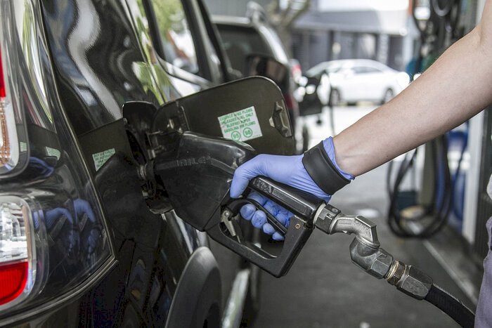 El Gobierno autorizará el autodespacho de combustibles en las estaciones de servicio.