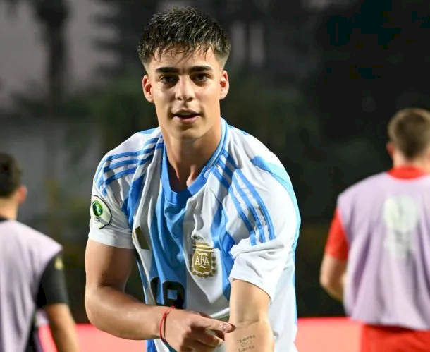 El seleccionado argentino Sub-20, dirigido por Diego Placente, logró un trabajado triunfo por 1-0 ante Bolivia gracias a un gol agónico de Teo Rodríguez Pagano.