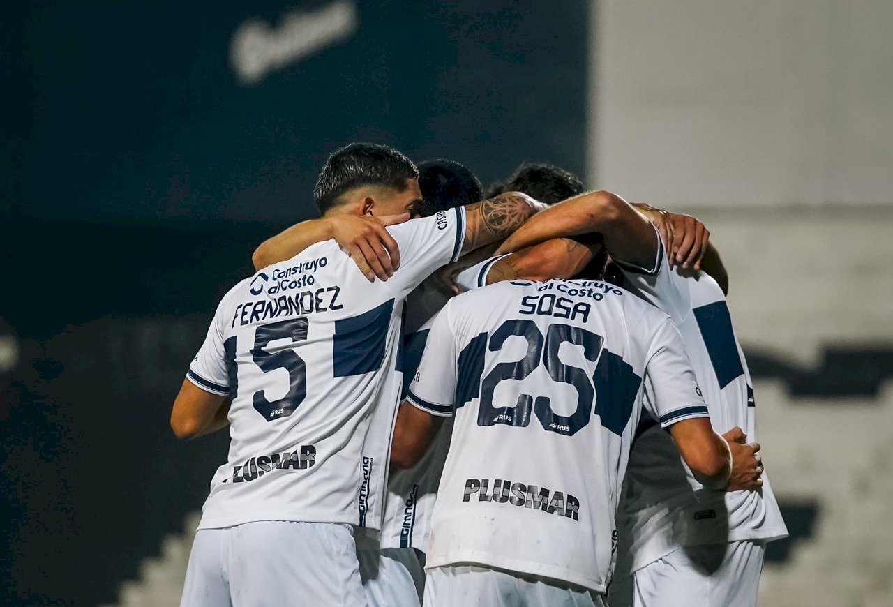 En Quilmes, Gimnasia superó por 1-0 al Gallego con gol de Castillo para dejar atrás tres caídas consecutivas en el Torneo Apertura, mientras busca DT.