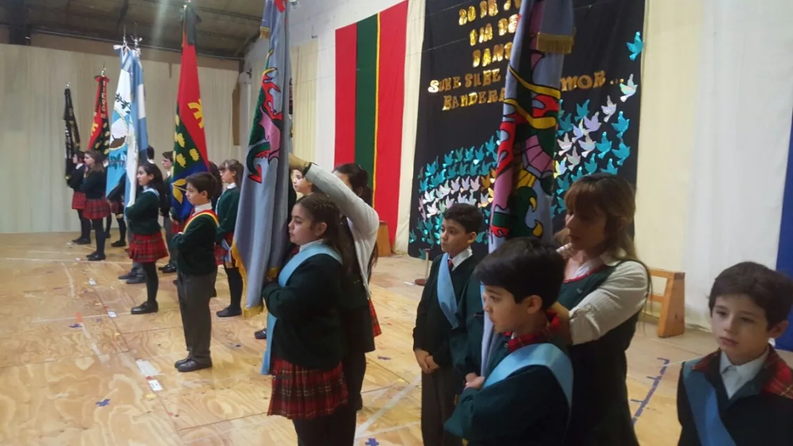 Alumnos de la EADEB prometieron lealtad a la Bandera