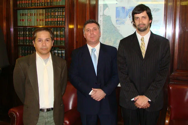 López junto a los referentes de la Unión Argentina de Inquilinos.