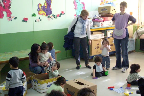 Belous, durante la visita al establecimiento educativo.