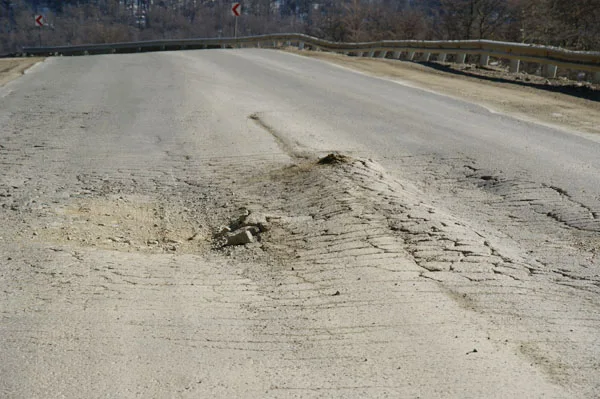 Los cráteres vuelven sumamente perligrosa la ruta. GALERIA DE IMAGENES