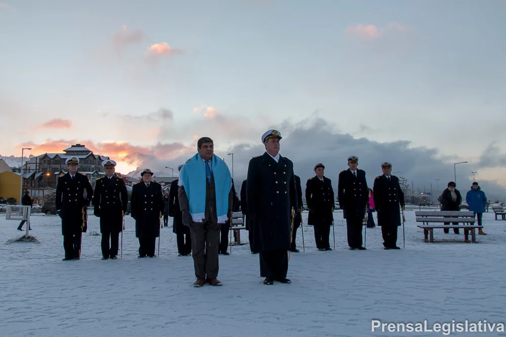 El Área Naval Austral conmemoró el día de la Independencia nacional