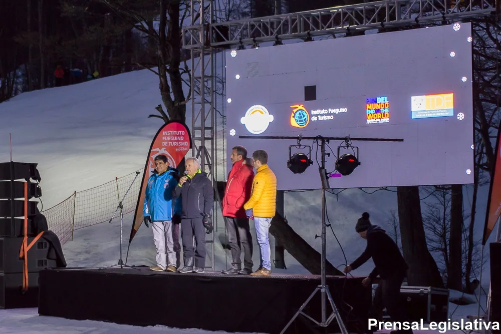  Inauguran temporada invernal con bajada de antorchas