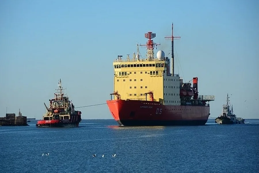 Después de 10 años, el rompehielos Irizar volvió al mar