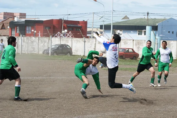 Rusch busca definir pero Godoy frena el embate.