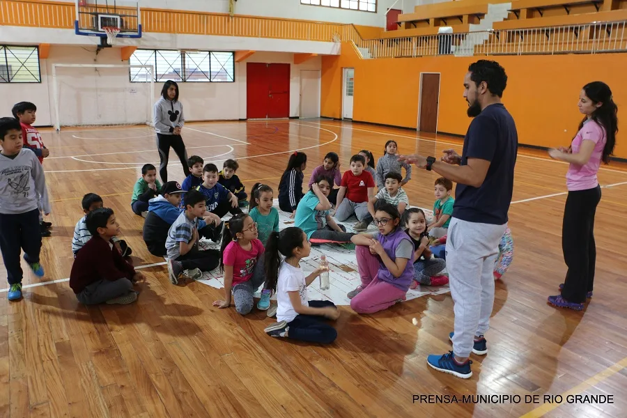 Comenzaron las colonias de vacaciones de invierno en los gimnasios municipales