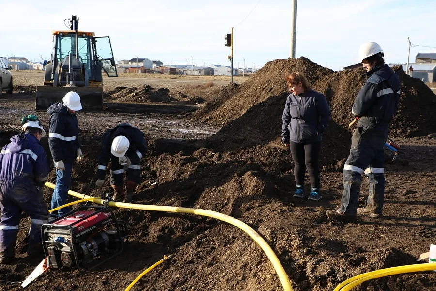 Camuzzi comenzó con la conexión de gas natural en el barrio "Los Cisnes"