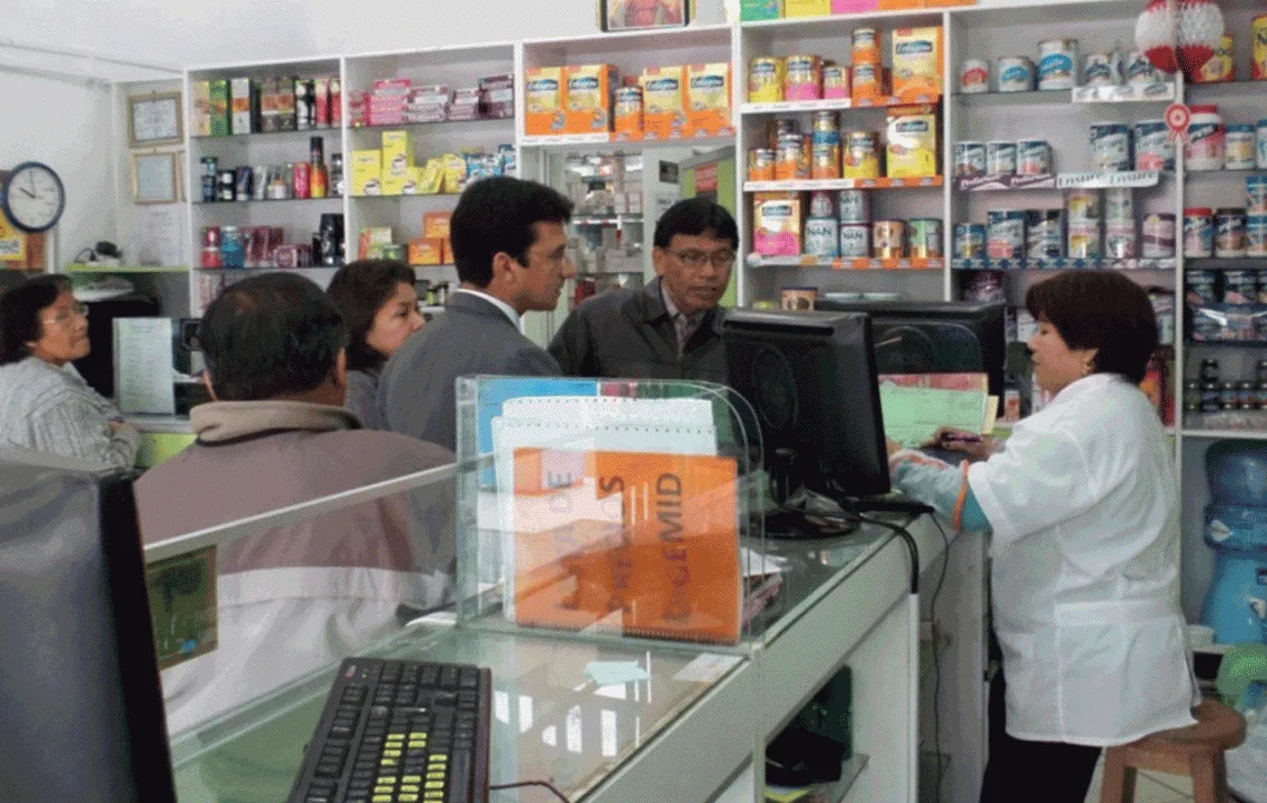 Chilenos cruzan a la Argentina a comprar medicamentos 