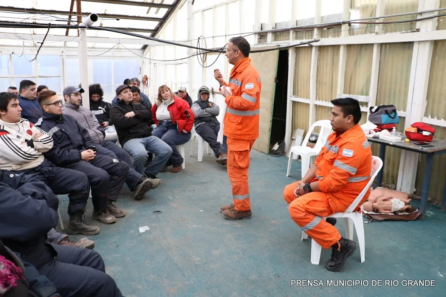 Personal de Defensa Civil capacitó a trabajadores del vivero municipal