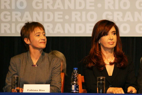 Fabiana Ríos y Cristina Fernández, durante una de las visitas de la Presidente.