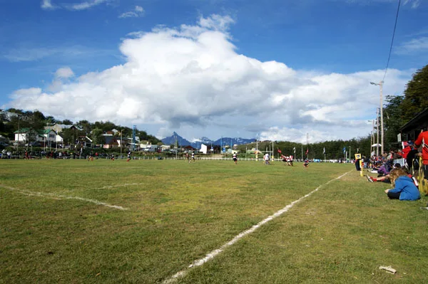 El sol acompañó de a ratos en una jornada llena de rugby.