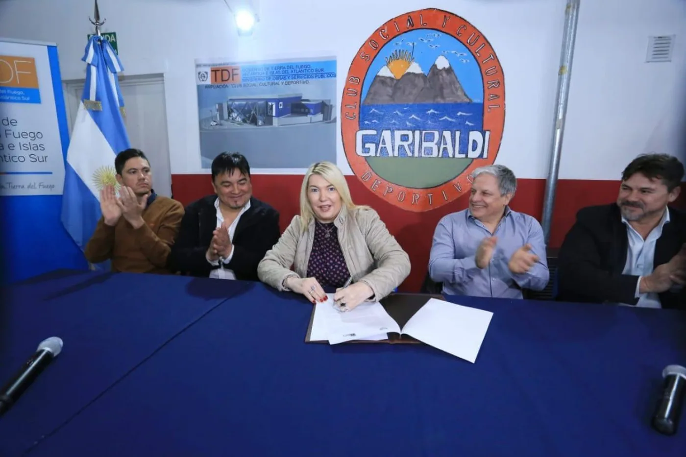 La gobernado firmó convenio para la construcción del gimnasio Luis Garibaldi