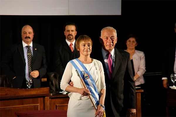 Fabiana Ríos y Roberto Crocianelli, en el acto de asunción.