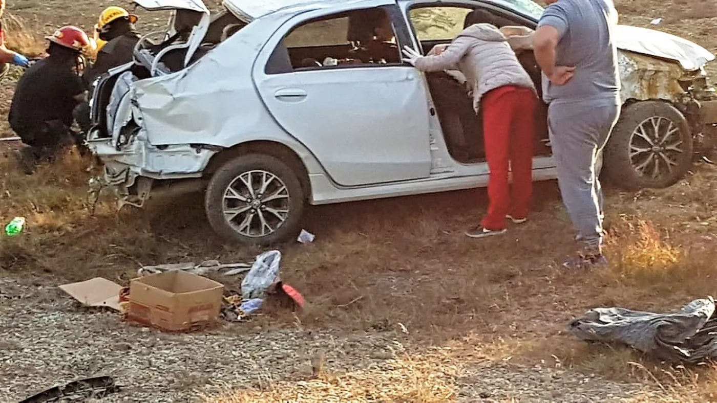 Estado en que quedó el Etios luego del incidente. (Foto: Luis Chaponay).