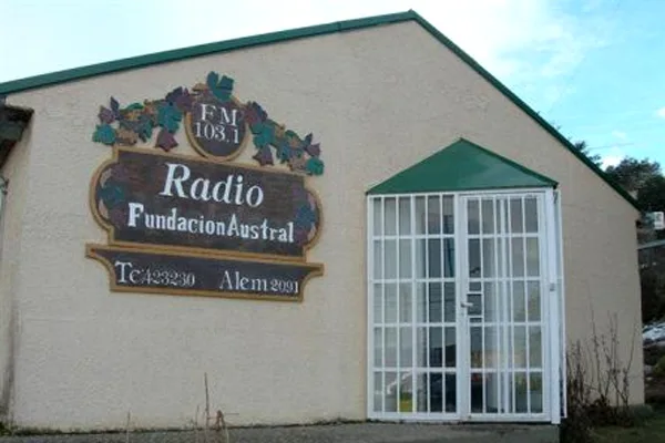 El antiguo edificio de Radio Fundación Austral, luego mudado a una zona más céntrica de Ushuaia.