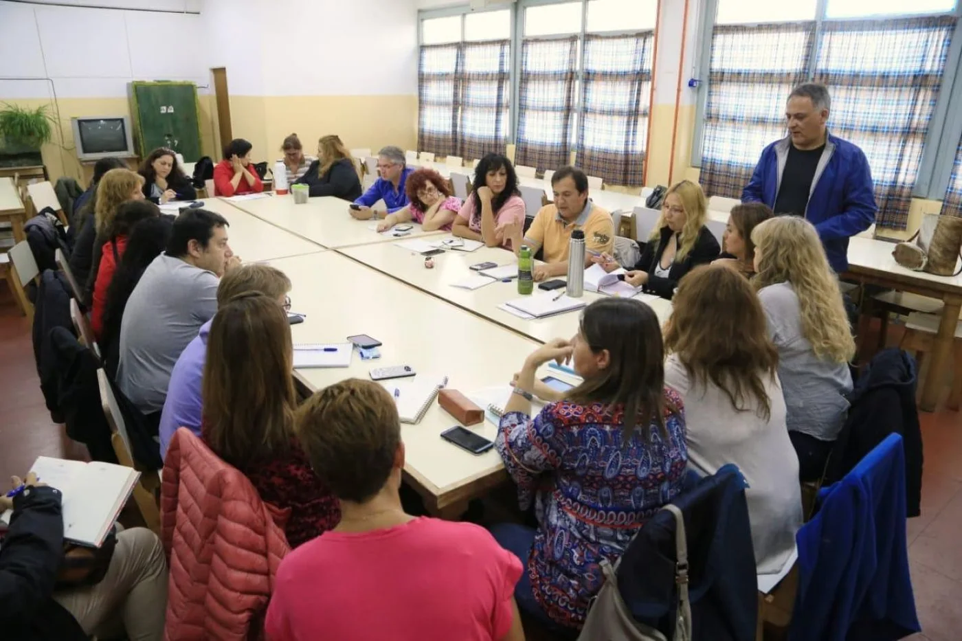 Reunión El ministro de Educación Diego Romero junto a todo su equipo de gestión, se reunieron con autoridades de distintas escuelas de la zona