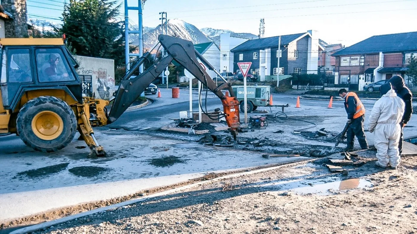 Readecúan pluviales en la primera rotonda de acceso al pipo