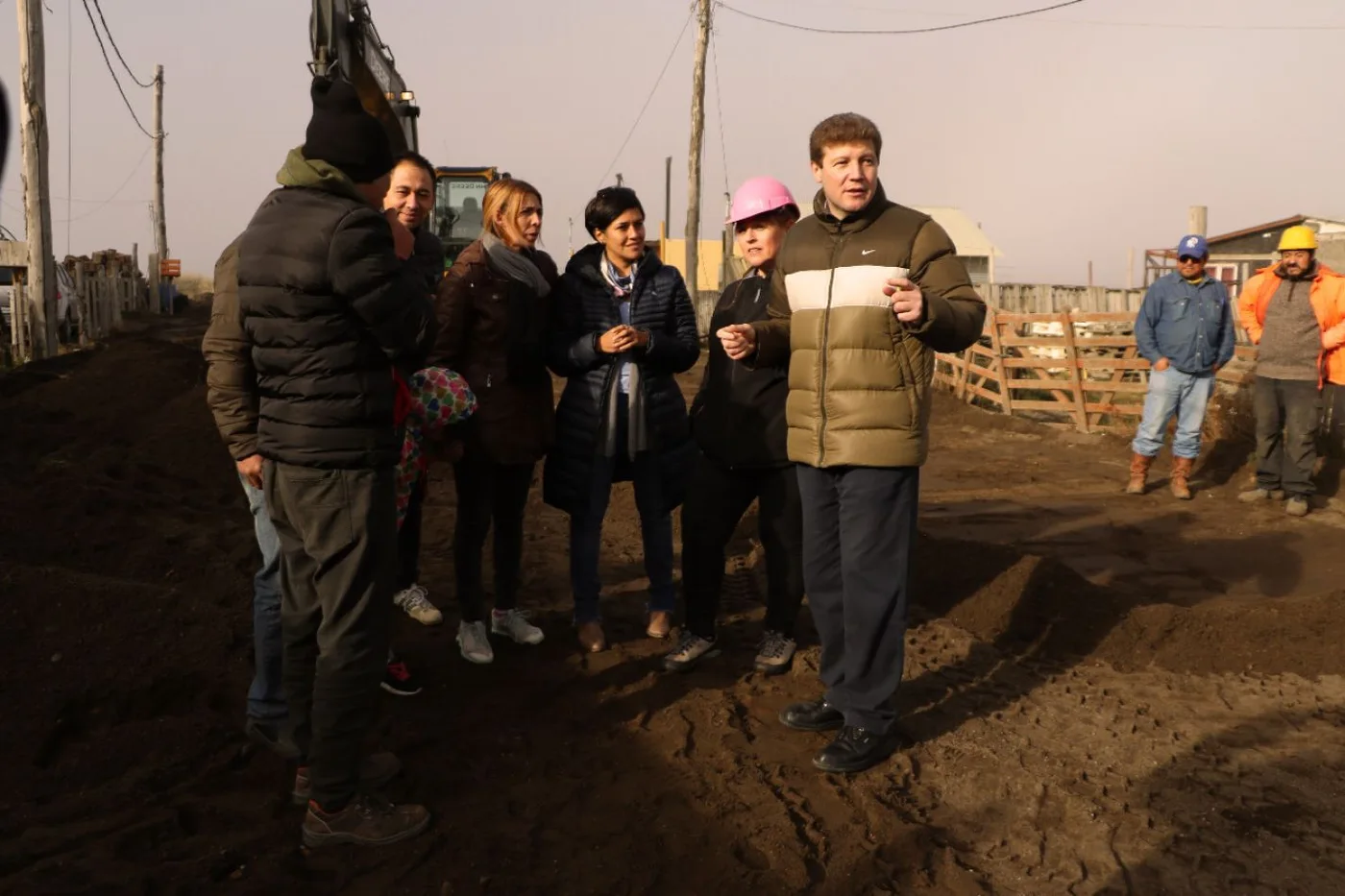 El intendente de la ciudad, Prof. Gustavo Melella, recorrió este jueves junto a miembros de su gabinete las obras de cloacas y agua potable