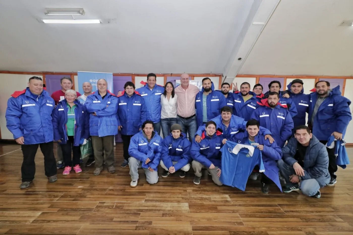 Entrega de indumentaria de trabajo para el personal de caldera y mantenimiento que se desempeñan en distintos espacios deportivos.