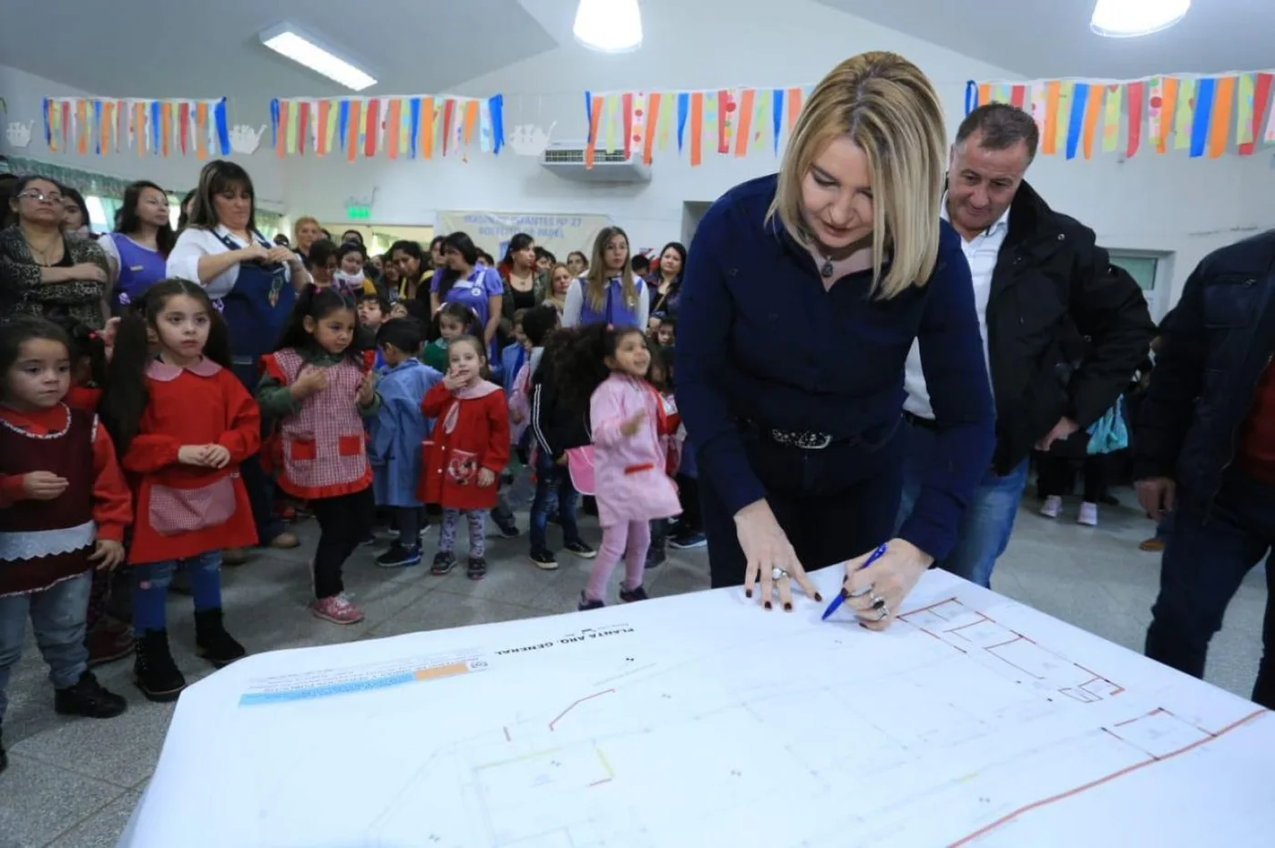 La gobernadora Rosana Bertone firmó este jueves, el proyecto de obra de ampliación del Jardín N°27 del barrio C.A.P de la Margen Sur