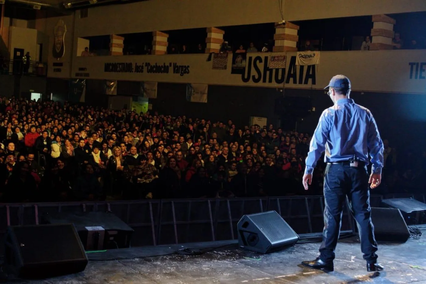 El Capitán Gordillo, hizo su presentación en el mayor estadio con que cuenta la ciudad de Ushuaia