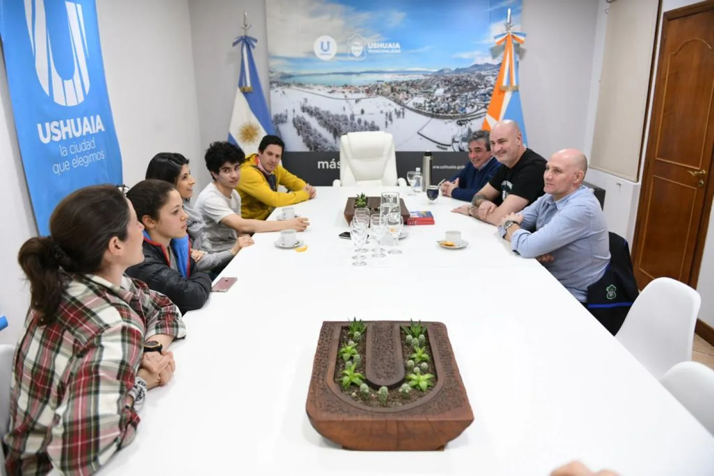 Jóvenes atletas de esquí de fondo estuvieron en la Intendencia