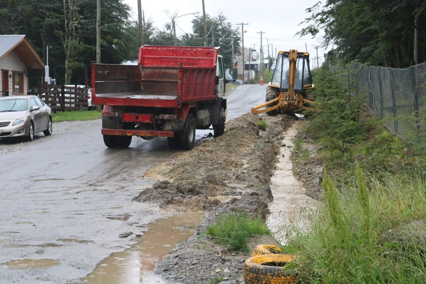 Obras Públicas: Se realizan trabajos de canalización en diferentes sectores de la ciudad