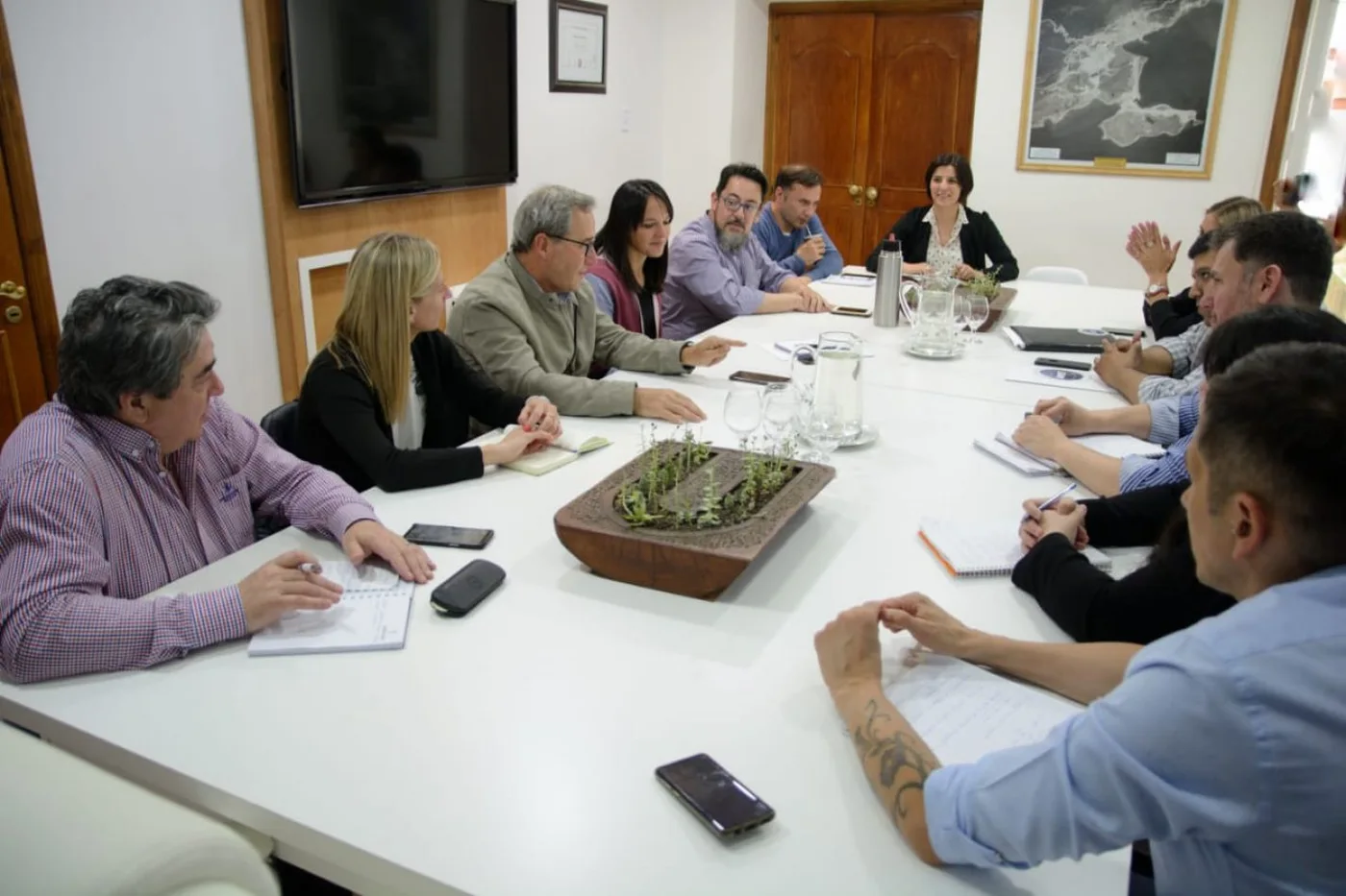 Representantes de la Asociación del Magisterio de Enseñanza Técnica (AMET) fueron recibidos por el Municipio de Ushuaia.