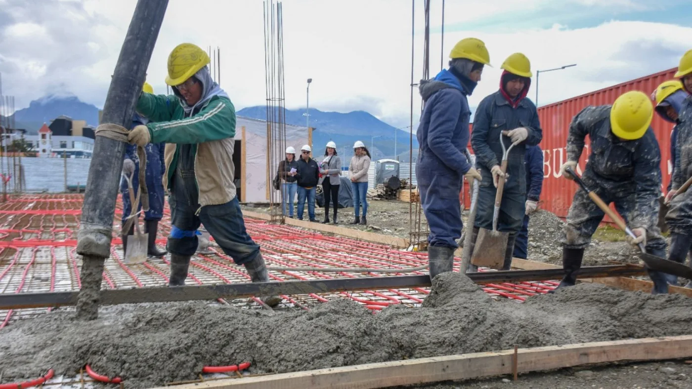 Comenzó el hormigonado de la nueva Casa de la Mujer de Ushuaia