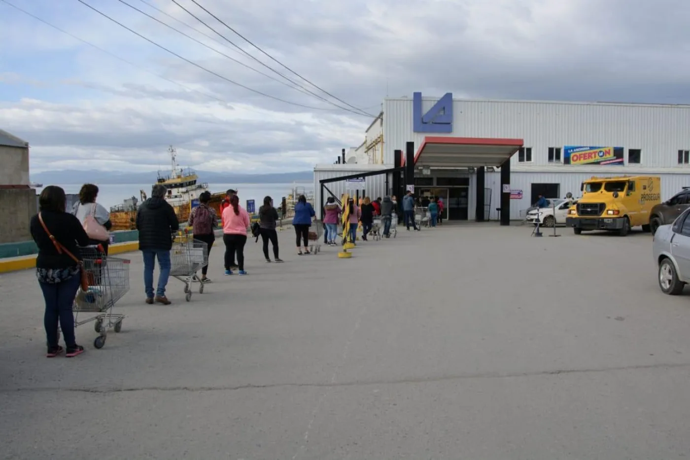 Municipio supervisa el abastecimiento de mercadería en supermercados