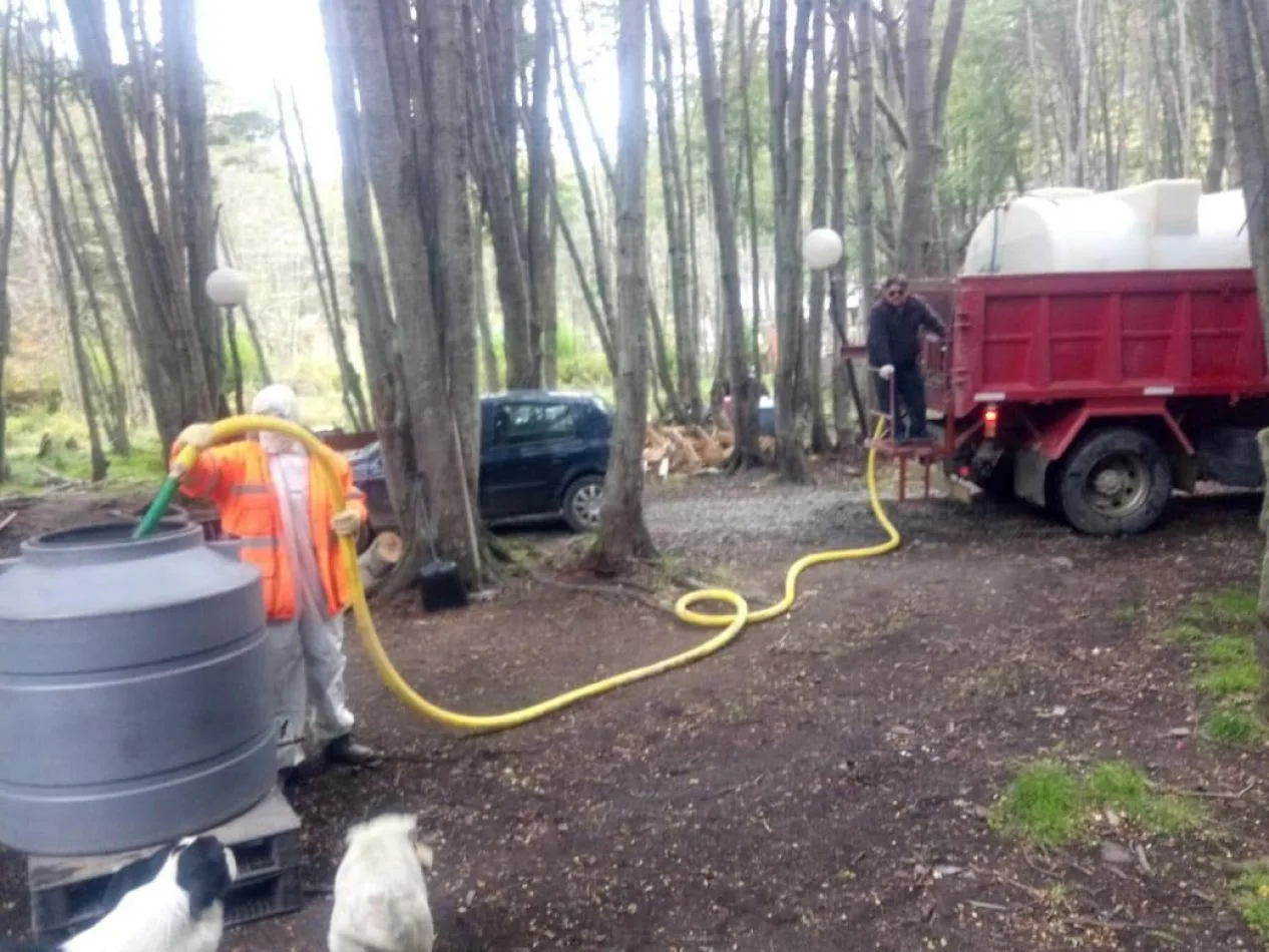 Provisión de agua con cuidados especiales para trabajadores del municipio de Ushuaia