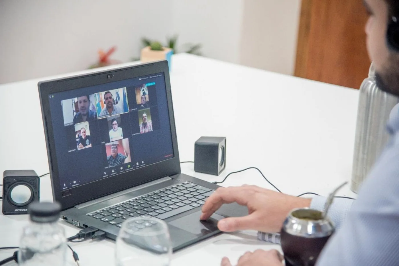 Vuoto mantuvo encuentros por videoconferencias con los sindicatos en el "Día del Trabajador"