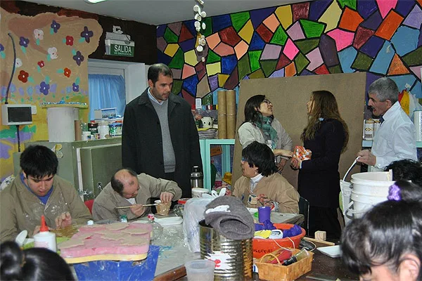 Agustín Tita, durante la visita a los talleres del CAAD.