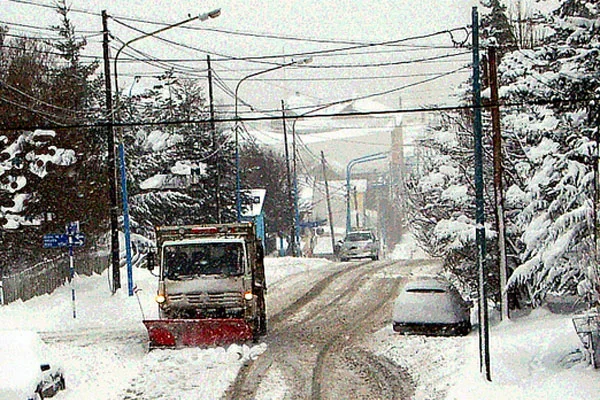 La nieve se acumula en todos los sectores de la ciudad.