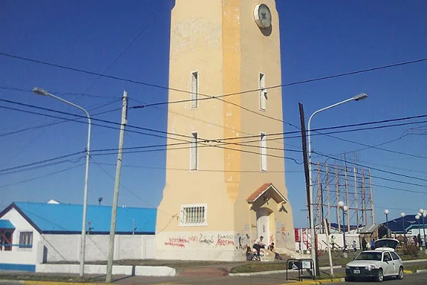 La torre será iluminada este lunes a las 18.