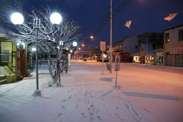 La nieve lo cubrió todo en el arranque del martes.