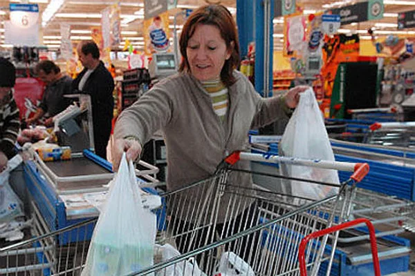 A fin de mes cesa la entrega de bolsas en comercios de Ushuaia.