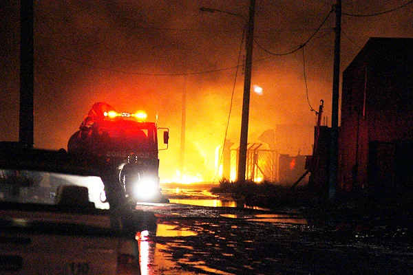 La Gobernadora recorrerá el lugar donde se produjo el impresionante incendio.